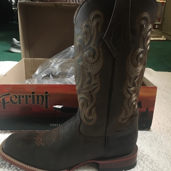 Steel toe boots